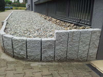 Granit mit Steinbeet